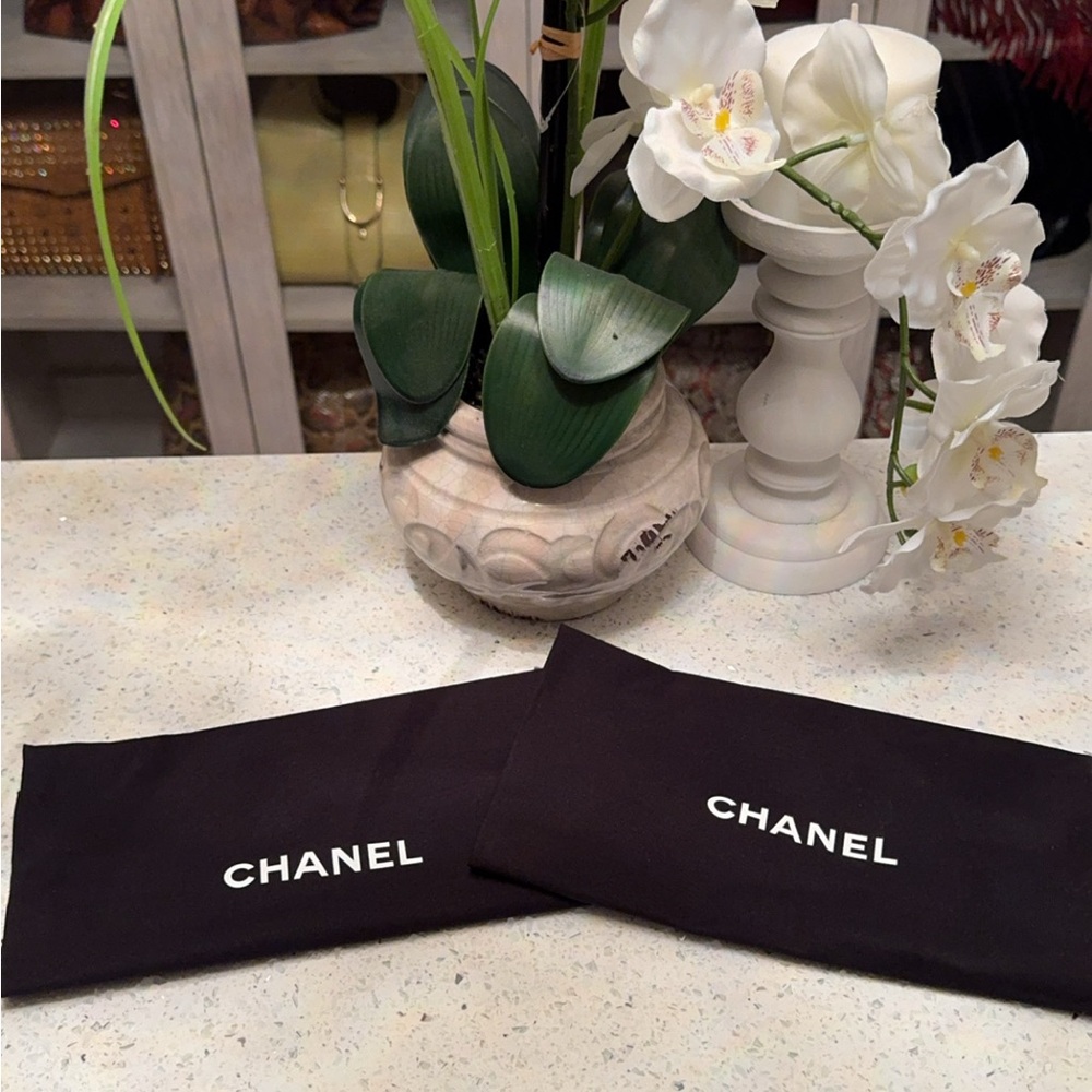 CHANEL Turquoise & Black Sneakers 👟 - Picture 7 of 8